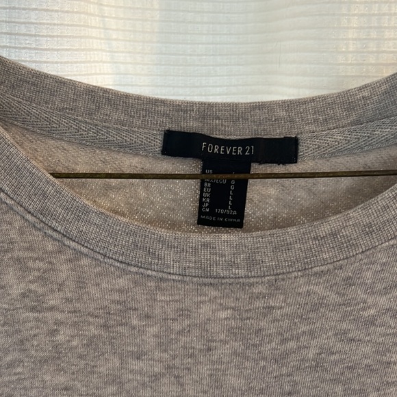 Forever 21 crewneck - Picture 2 of 2